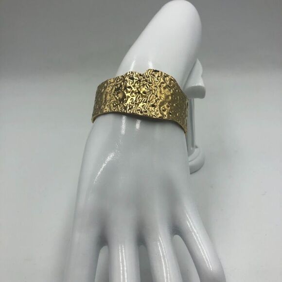 18K Gold Plated Women's Cuff Bracelet Modern Textured Look Hypoallergenic - Picture 5 of 12